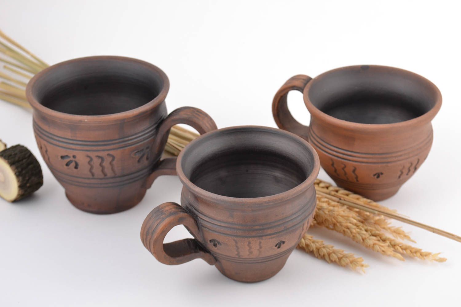 Ensemble de trois tasses originales en argile faites main vaisselle écologique photo 1