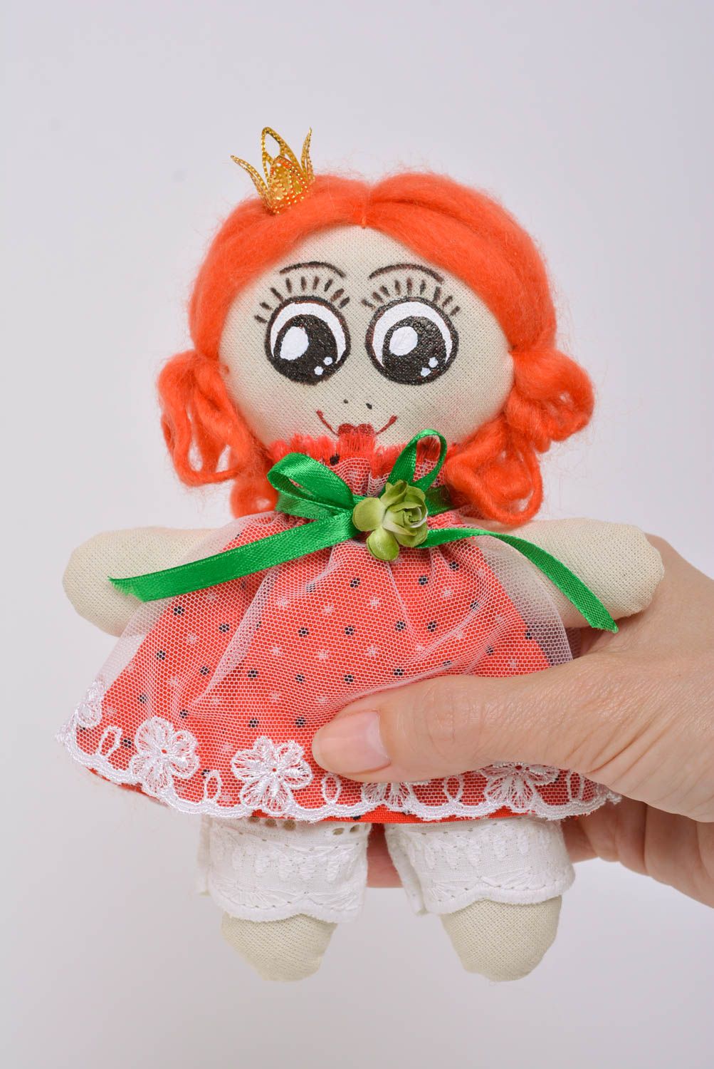 Spielzeug Puppe aus Stoff nettes Mädchen Prinzessin mit roten Haaren handmade foto 4