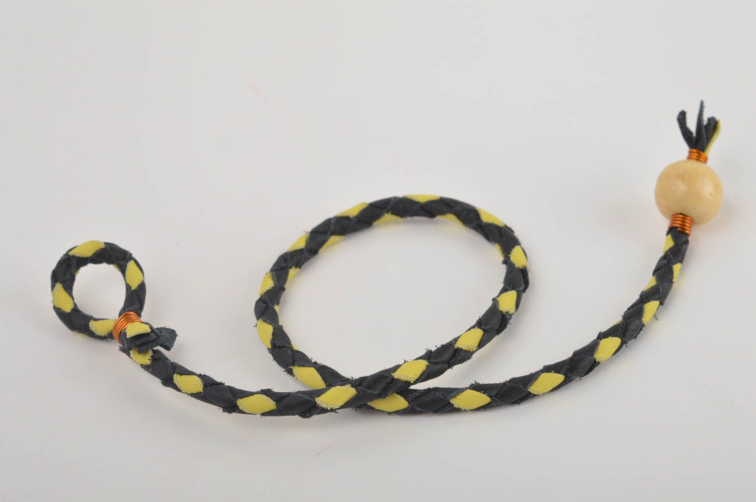 Handmade Leder Armband Designer Schmuck Accessoire für Frauen gelb und schwarz foto 3