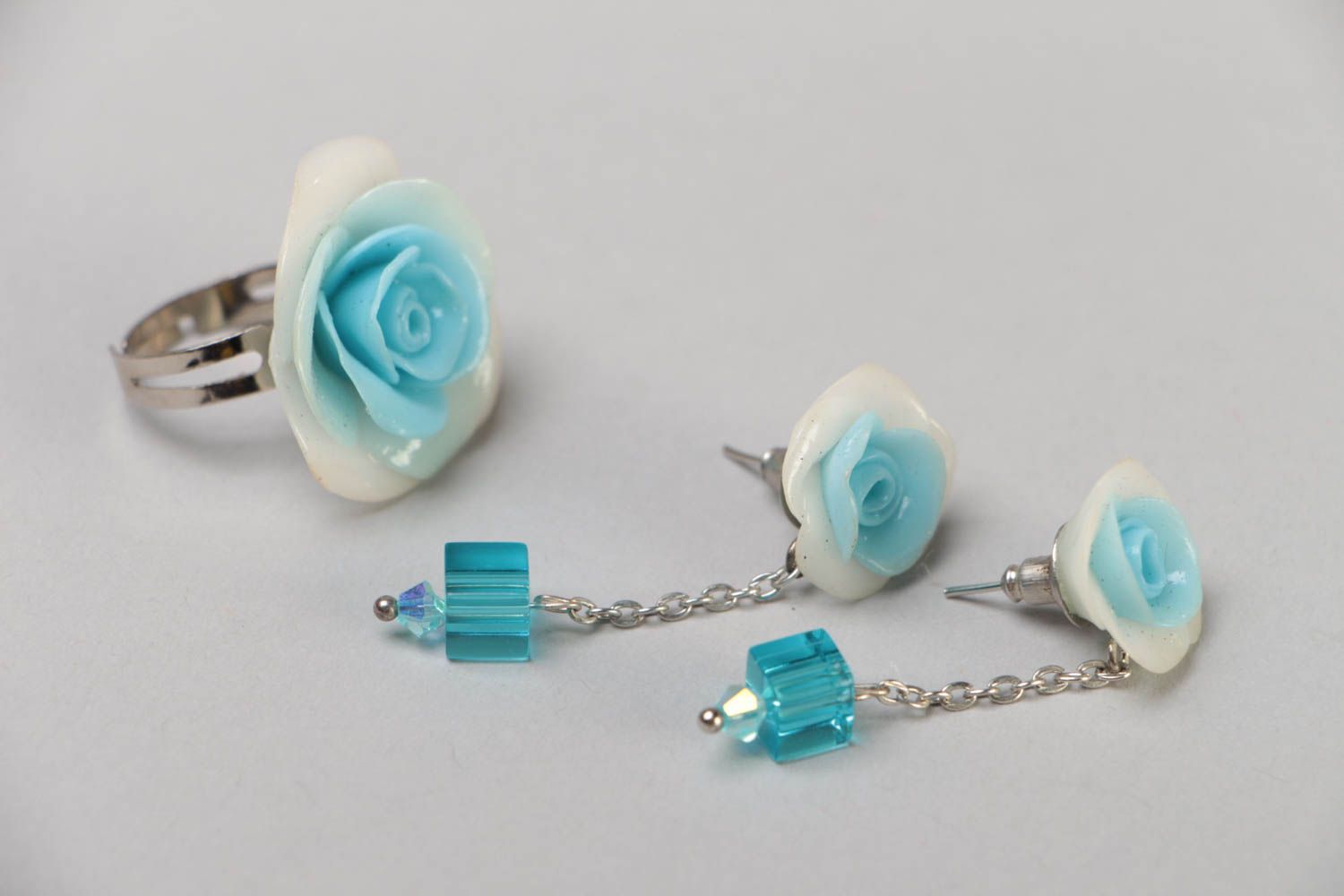 Schmuckset aus Polymer Ton Ohrringe und Ring mit blauen Blumen handmade  foto 2