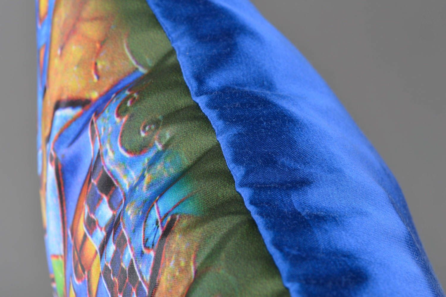 Подушка из атласа и шелка с рисунком интерьерная ручной работы Сказочный пейзаж фото 3