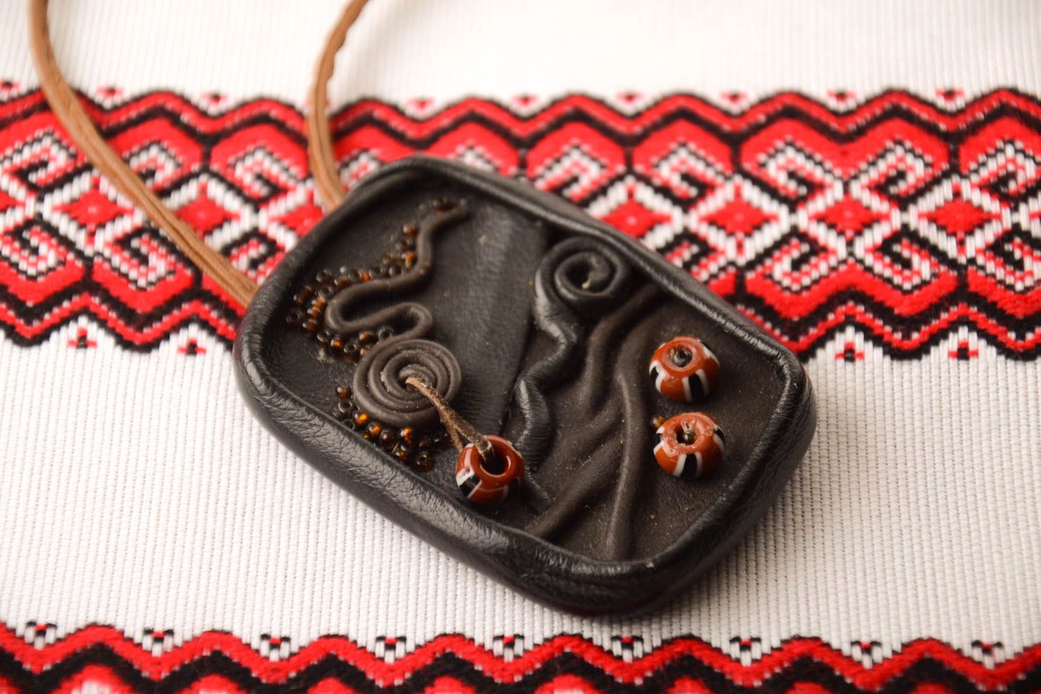 Ketten Anhänger handmade Leder Schmuck Accessoires für Frauen schwarz braun foto 1