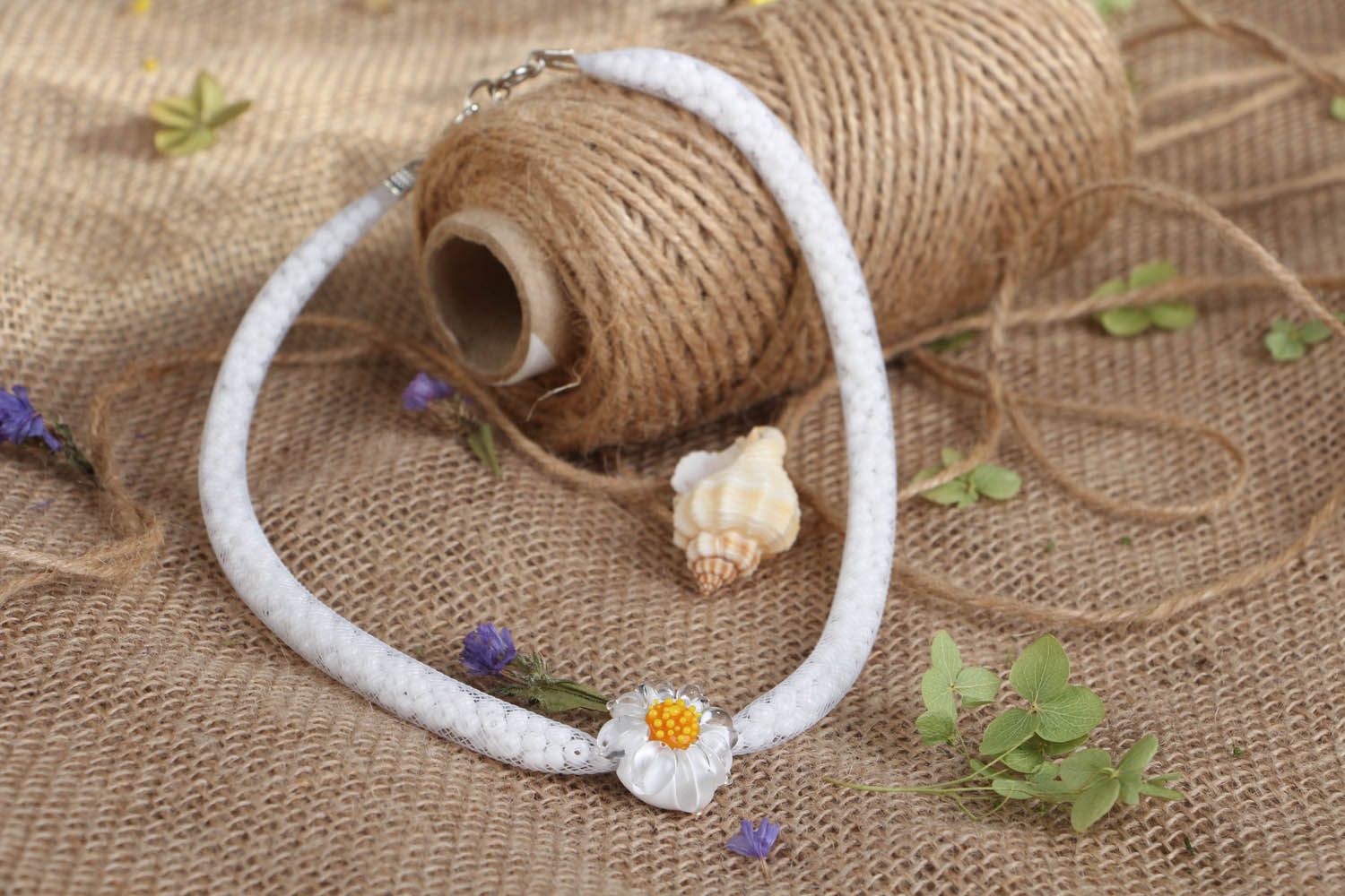 Glass necklace Camomile photo 4