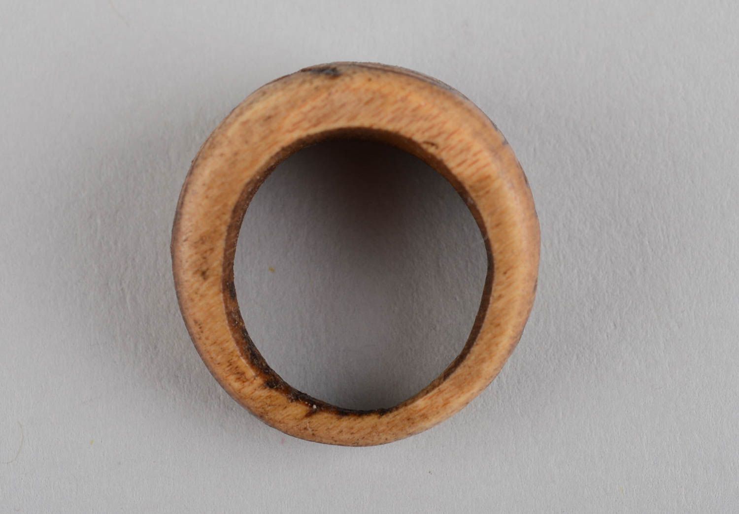 Дизайнерское украшение хенд мейд кольцо из дерева красивое изделие из дерева фото 7
