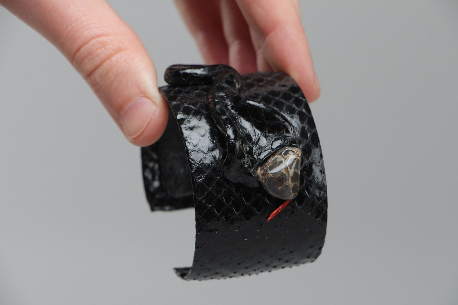 Pulsera de cuero negra con jaspe ajustable hecha a mano foto 5