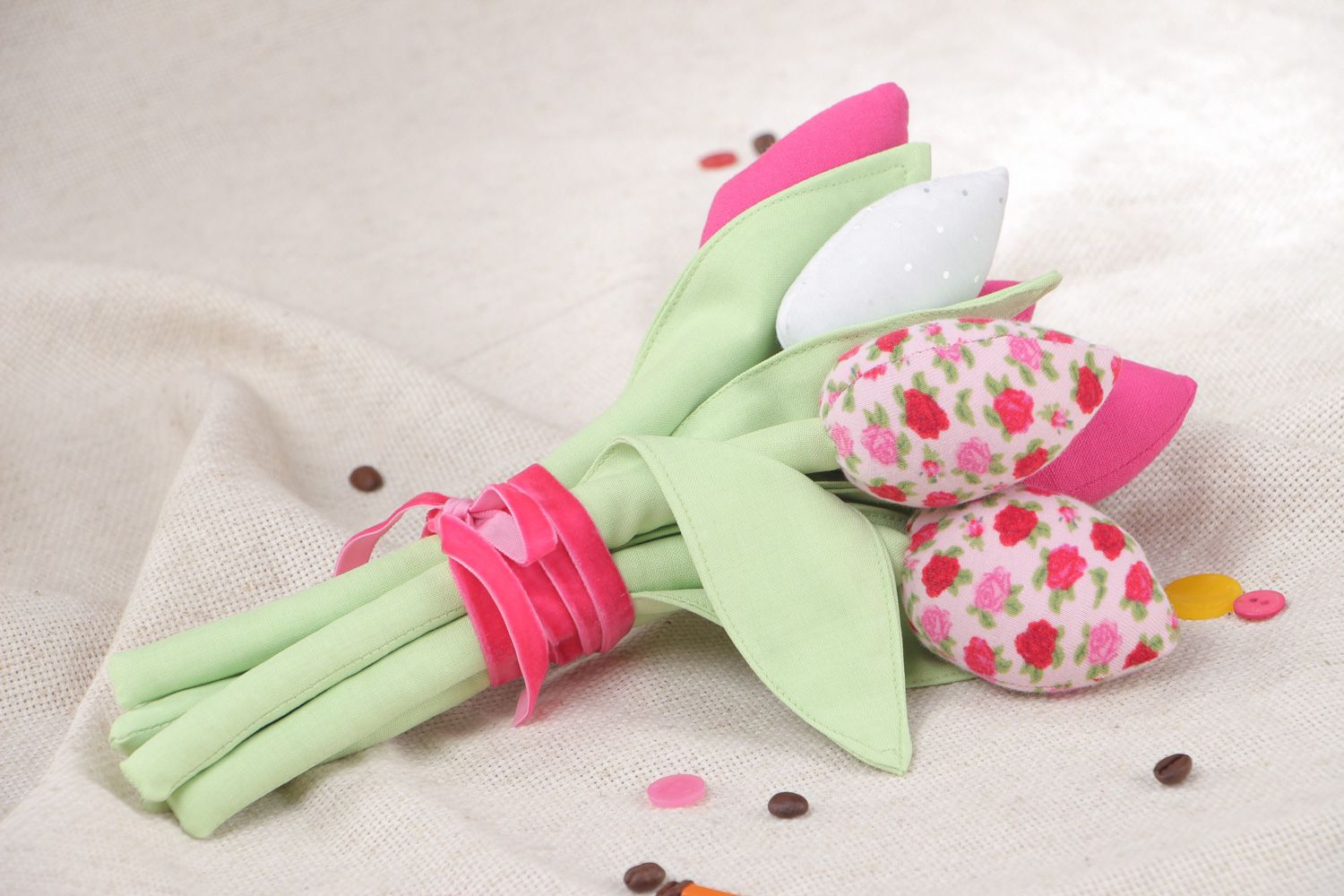 Handgemachter Blumenstrauß von Tulpen aus Baumwollstoff für Textil Dekoration foto 5