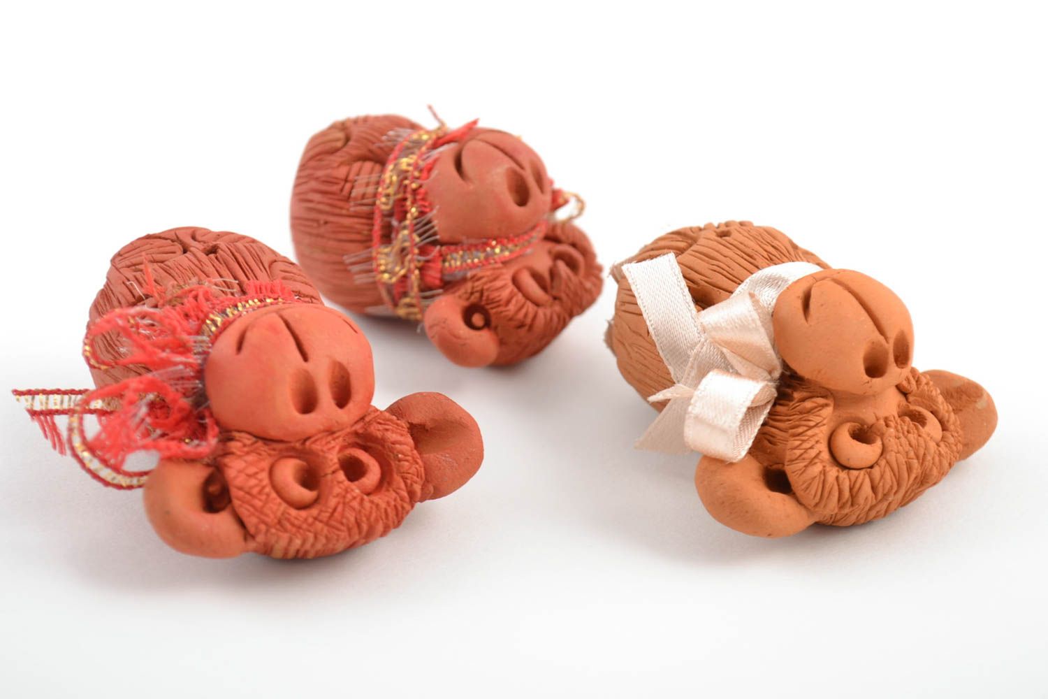 Statuine fatte a mano in ceramica set di tre scimmiette divertenti piccoli foto 5