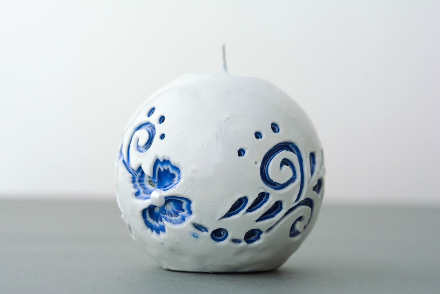 Vela-bola decorativa esculpida artesanal  foto 5