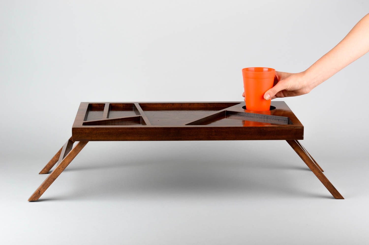 Поднос для завтрака ручной работы деревянный поднос на ножках столик поднос  фото 2