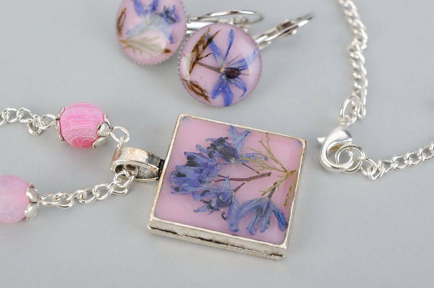 Jewelry set with real scilla flowers with epoxy resin photo 4