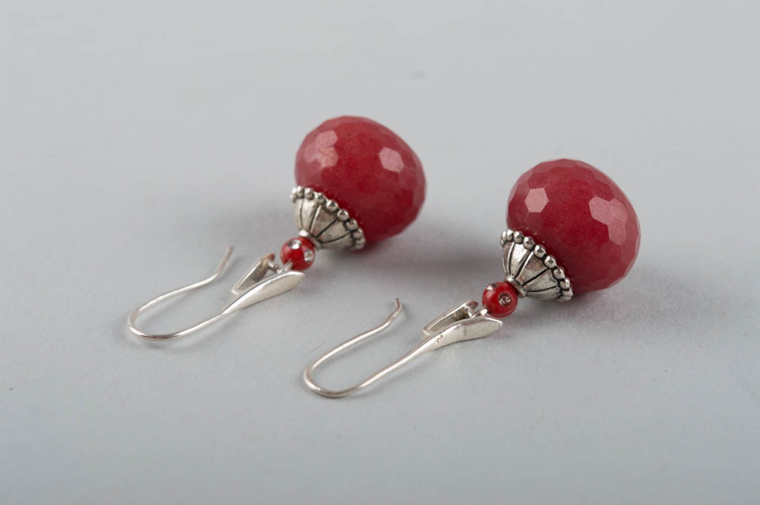 Beautiful elegant designer red handmade earrings made of nephrite and brass photo 4