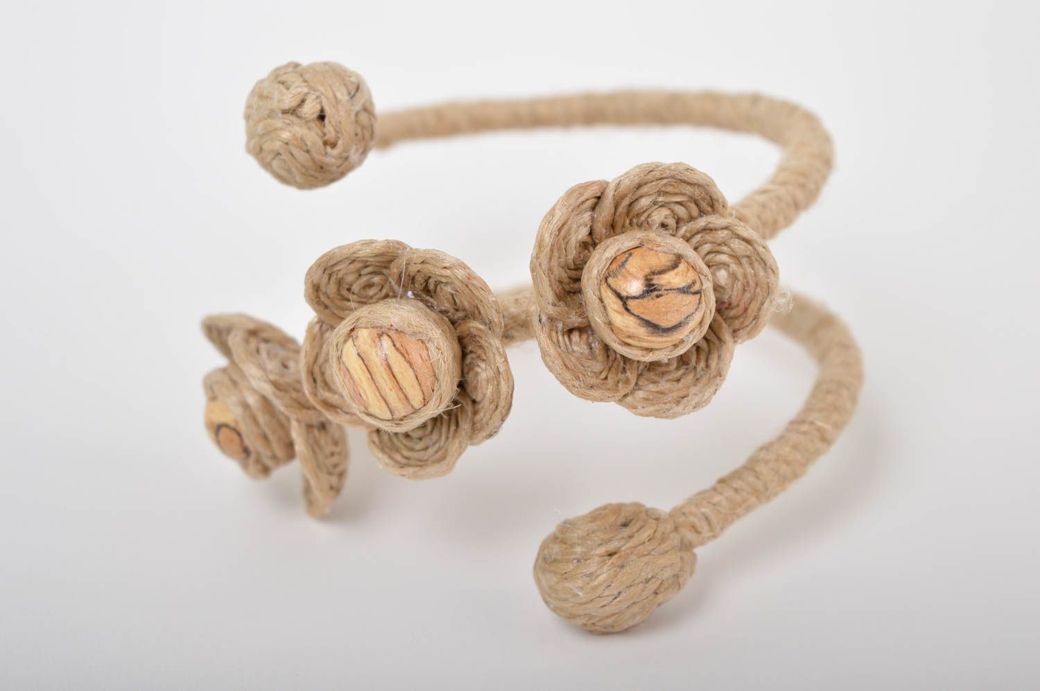 Bracelet avec fleurs Bijou fait main beige en ficelle Cadeau pour femme photo 3