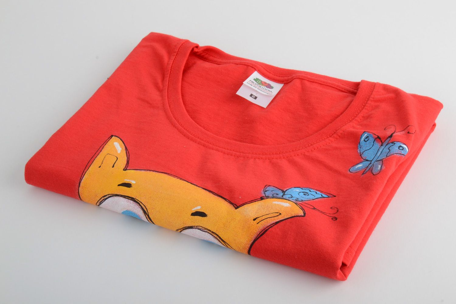 Handmade cotton T-shirt of red color with orange cat painted with acrylics unisex photo 4