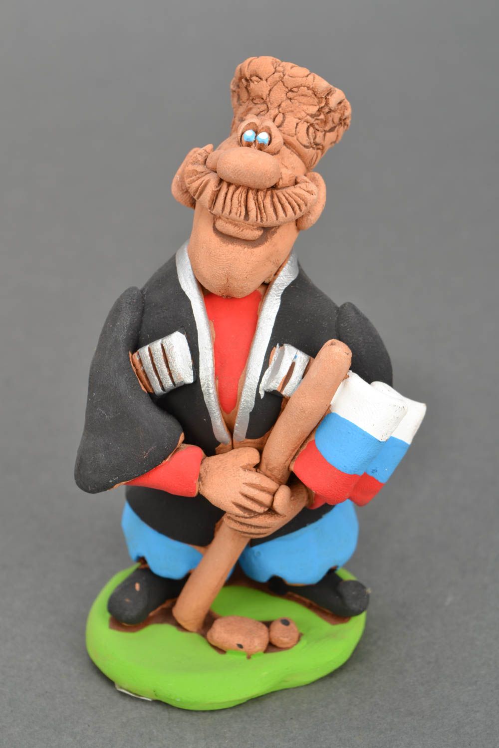 Авторская глиняная фигурка Казак с флагом фото 3