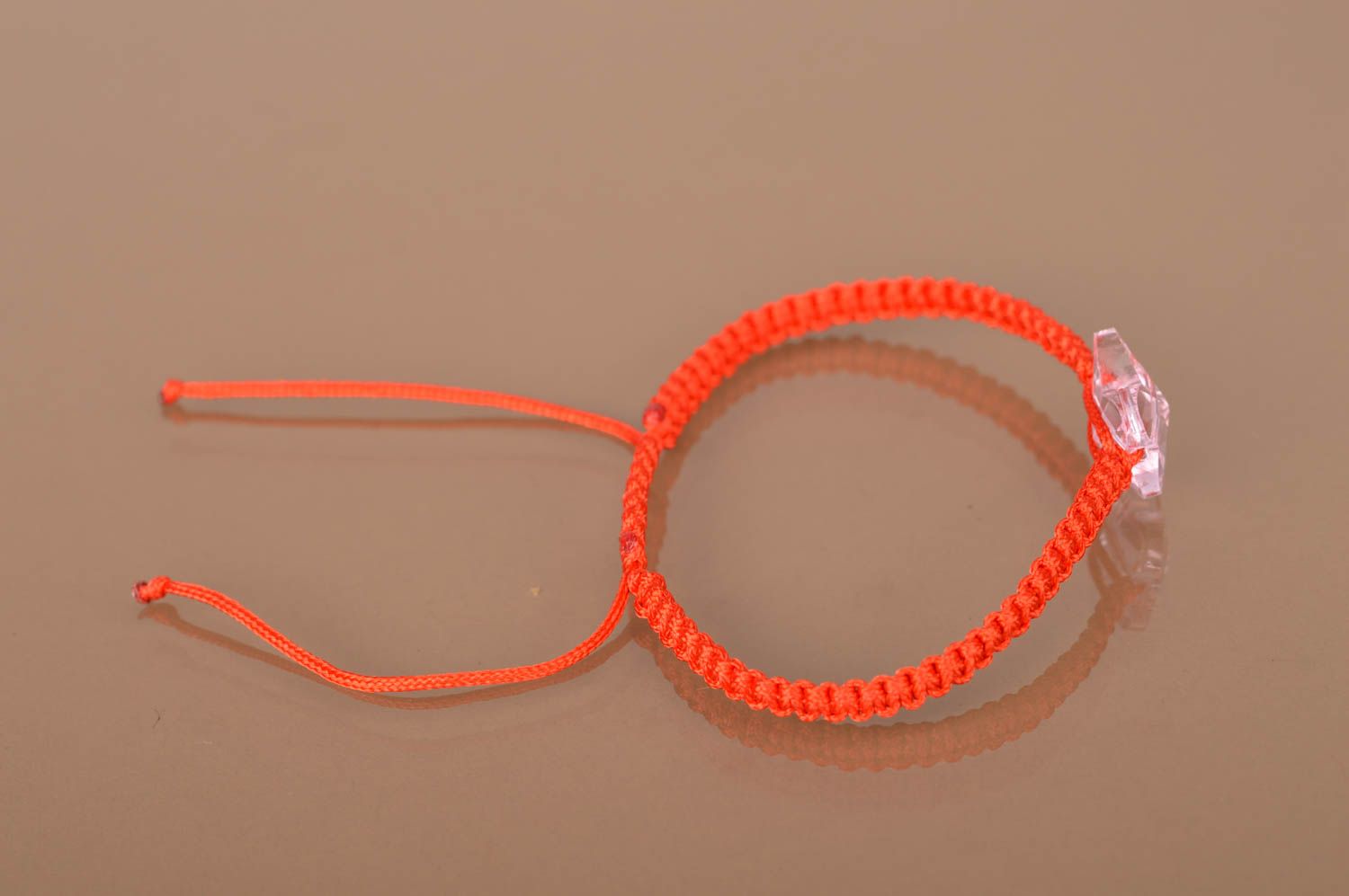 Bracelet tressé de lacet ciré rouge avec perle en plastique fait main réglable photo 3