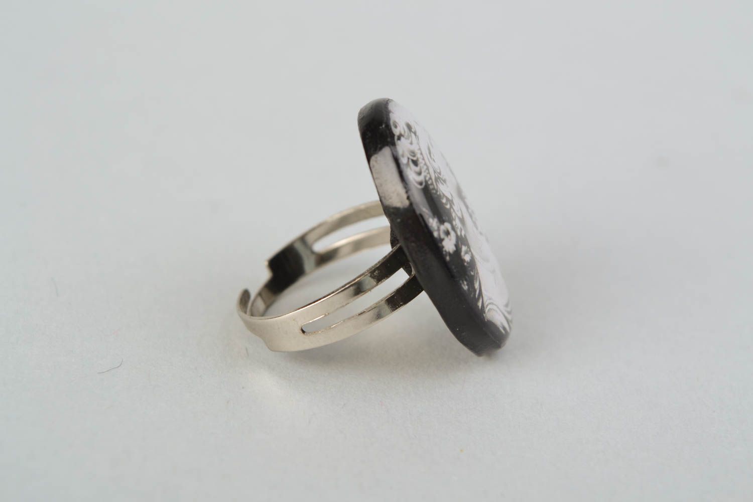 Овальное кольцо из полимерной глины в технике декупаж Камея фото 3