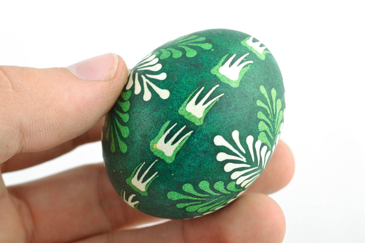 Handmade painted Easter egg waxing technique photo 2