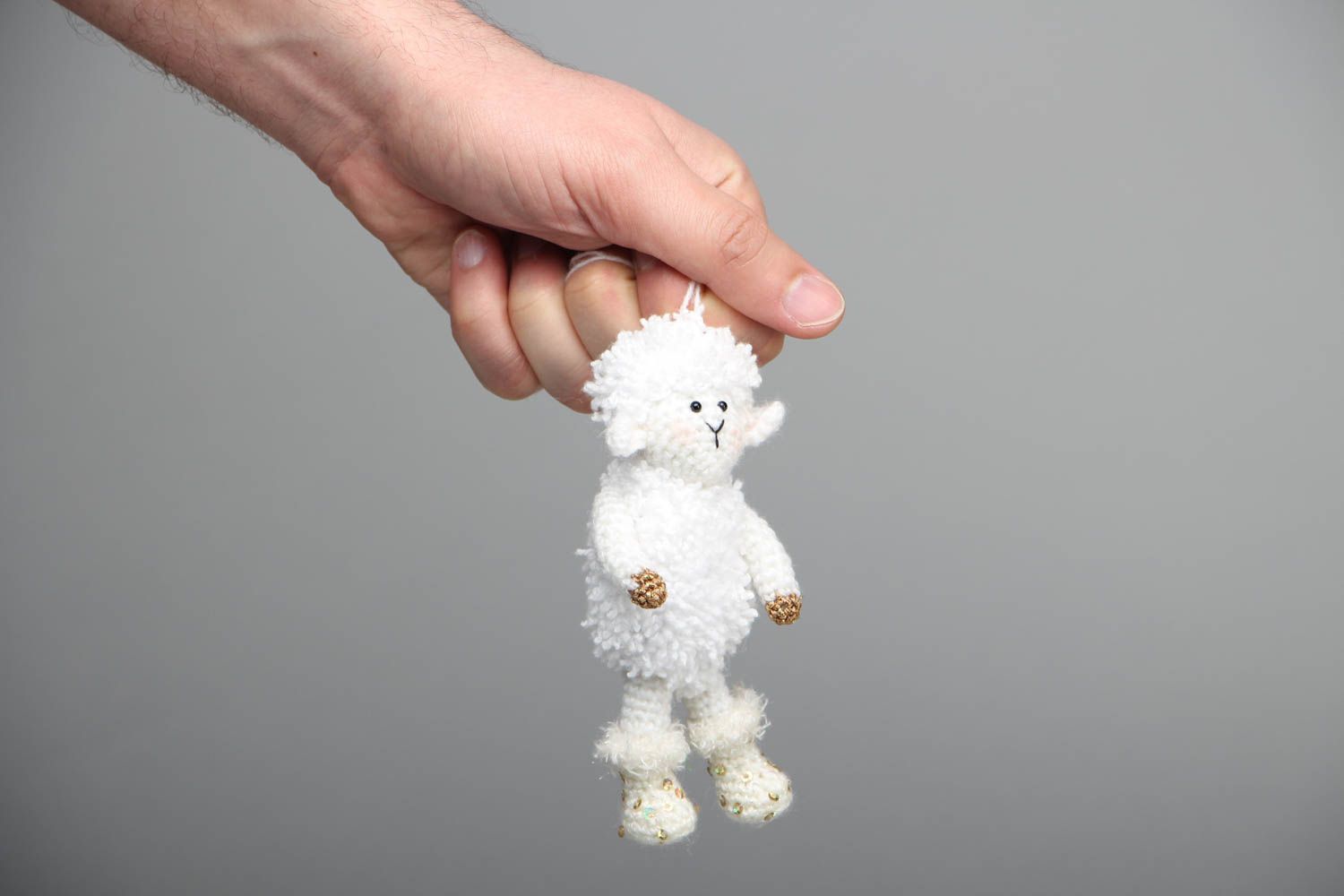 Мягкая вязаная игрушка Белая овечка фото 4