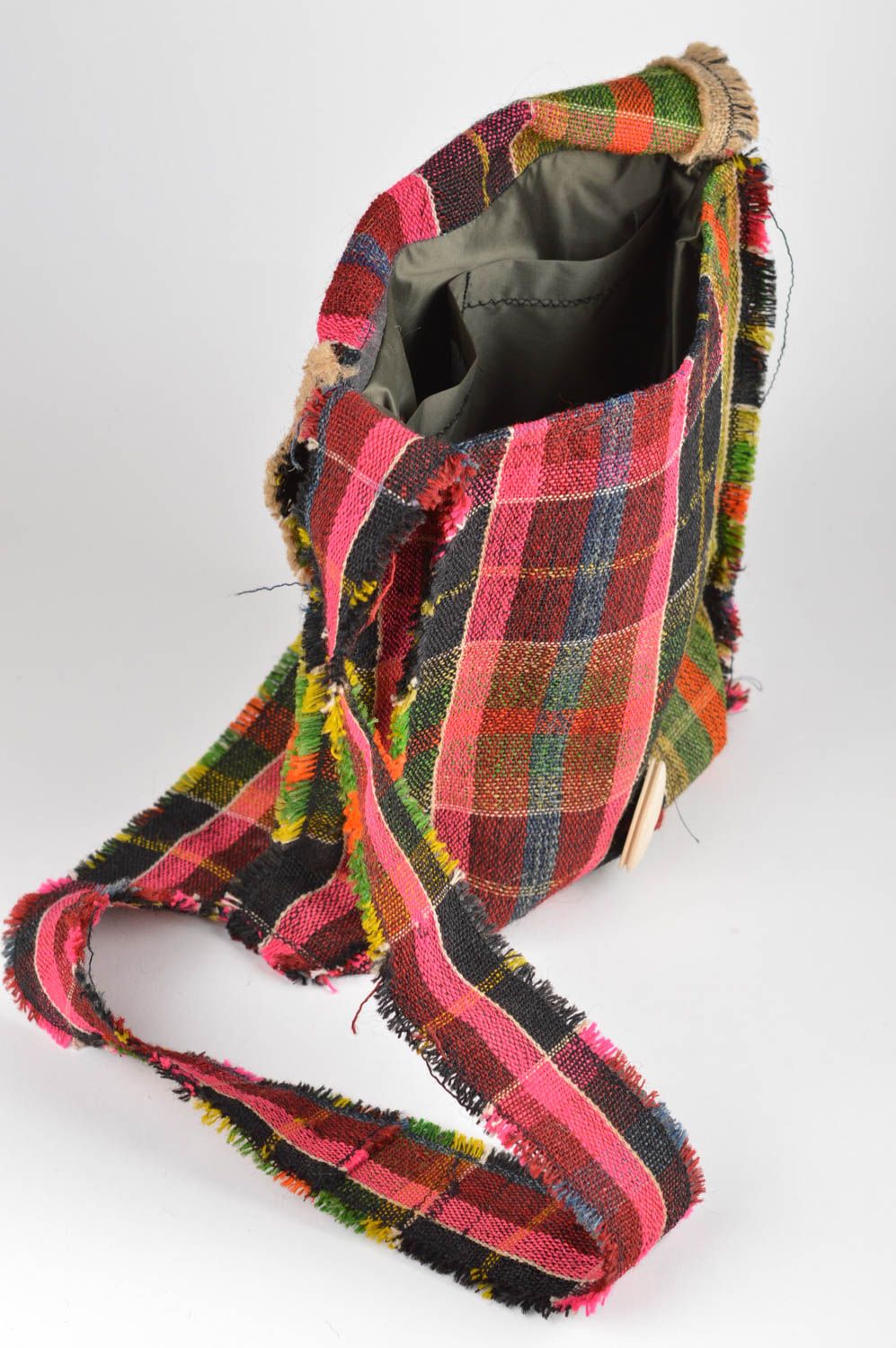 Женская сумка из ткани шерстяная через плечо в цветную клетку ручной работы фото 5