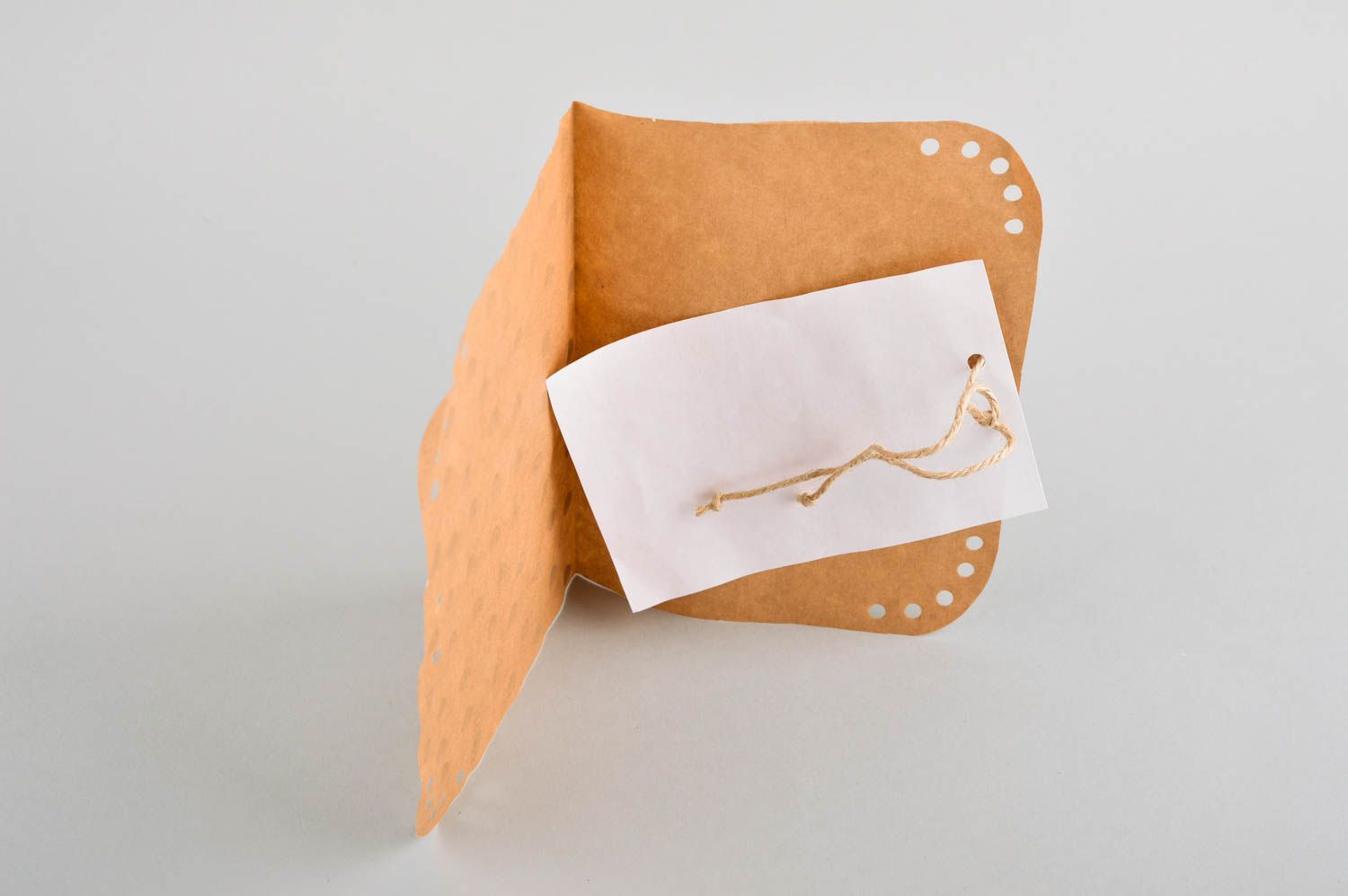 Kuvert quadratisch handmade Briefumschlag für Einladung Papier Verpackung braun foto 4