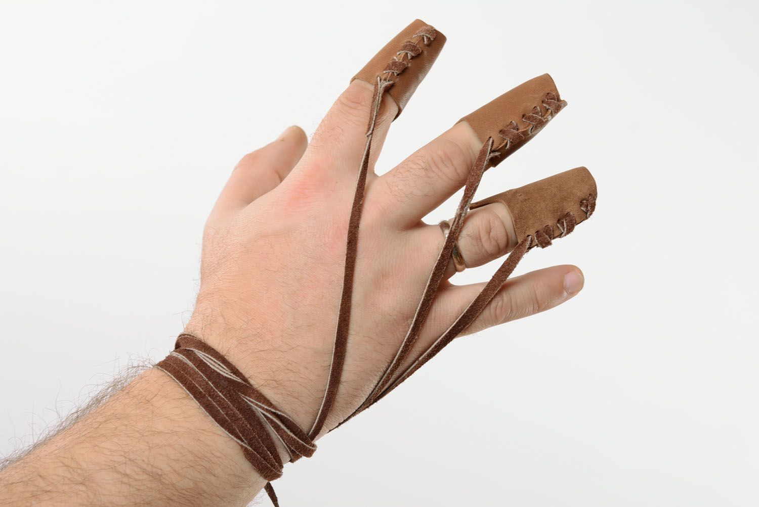 Accessori per arciere fatti a mano per mani ditale e bracciale di pelle naturale foto 5