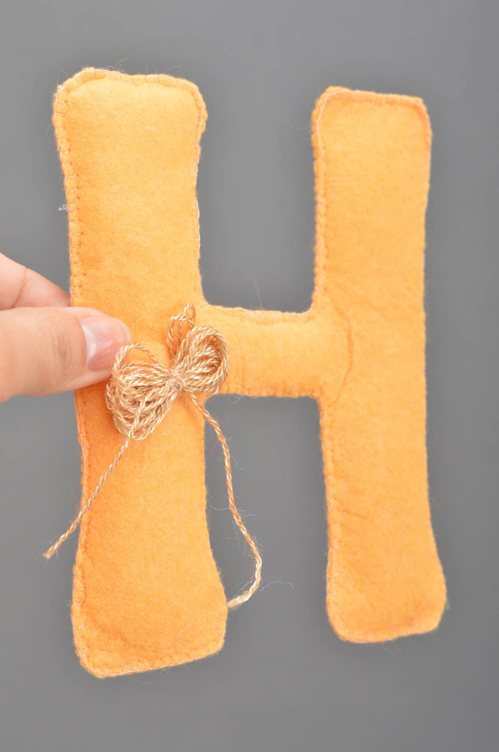 Kuschel Buchstabe aus Filz weich orange Dekor für Kinderzimmer handgemacht H foto 3