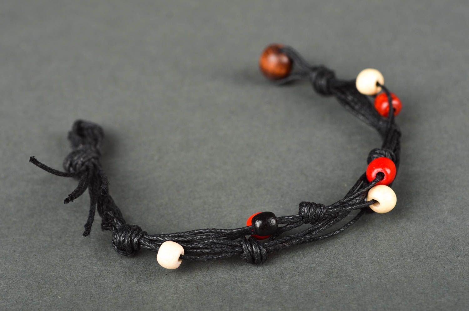 Pulsera artesanal de cordones negros pulsera con cuentas accesorio para mujer  foto 3