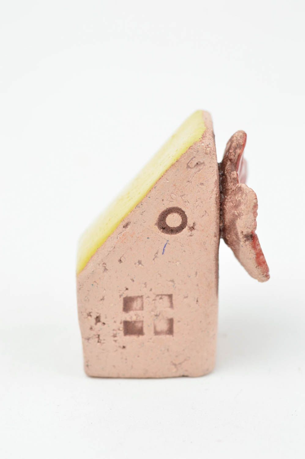 Maisonnette en argile faite main avec toit jaune pointu souvenir miniature photo 3