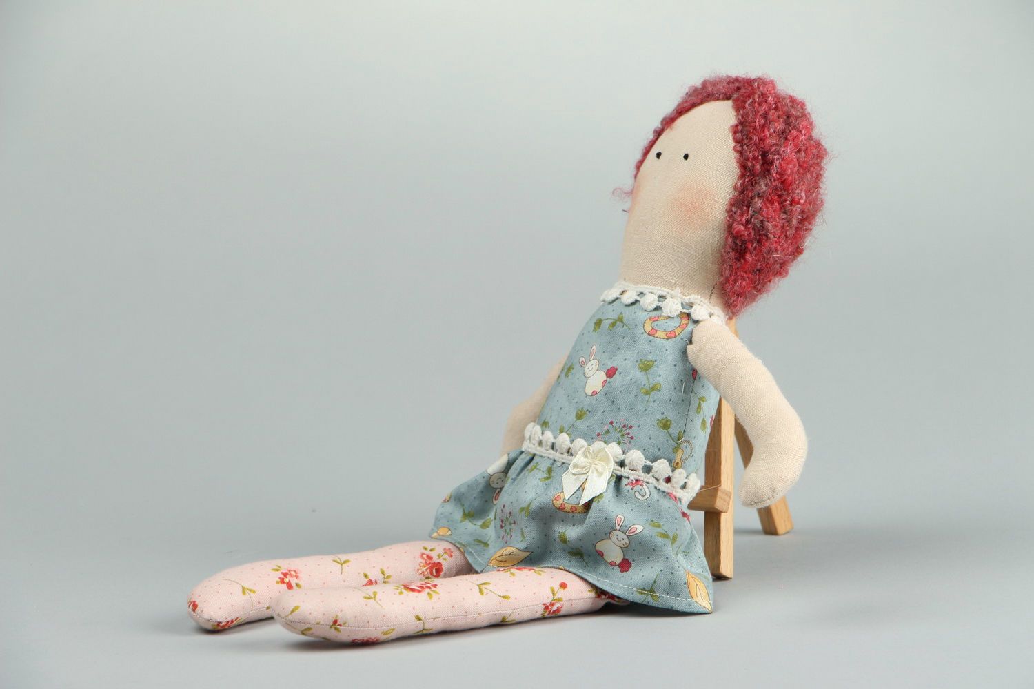 Bambola in stoffa fatta a mano pupazzo di pezza morbida decorazione d’interni foto 3