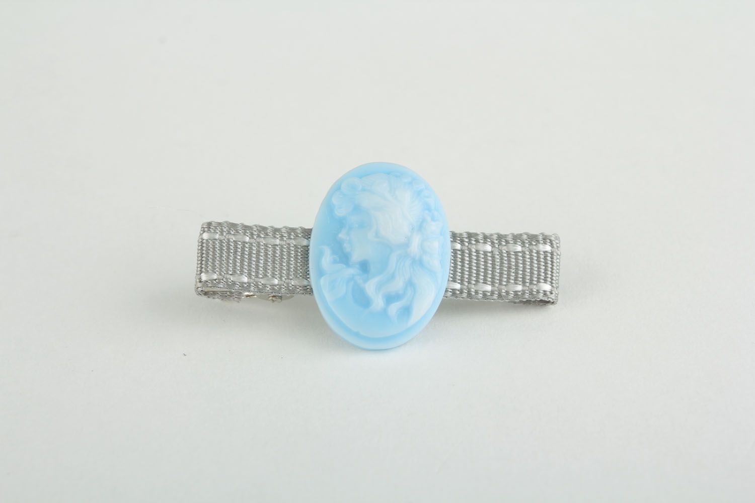 Hair clip with cameo photo 1