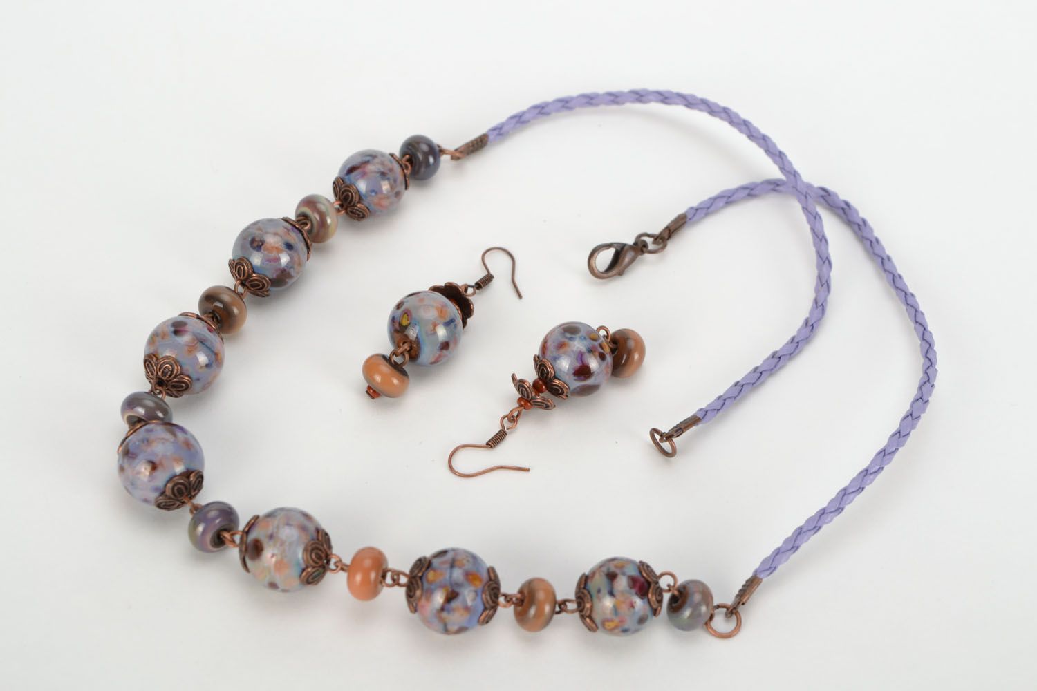 Boucles d'oreilles et collier artisanaux en verre photo 3