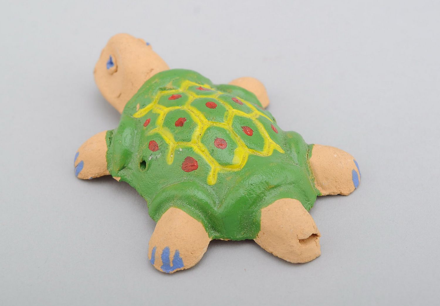 Apito artesanal em forma de uma tartaruga foto 3