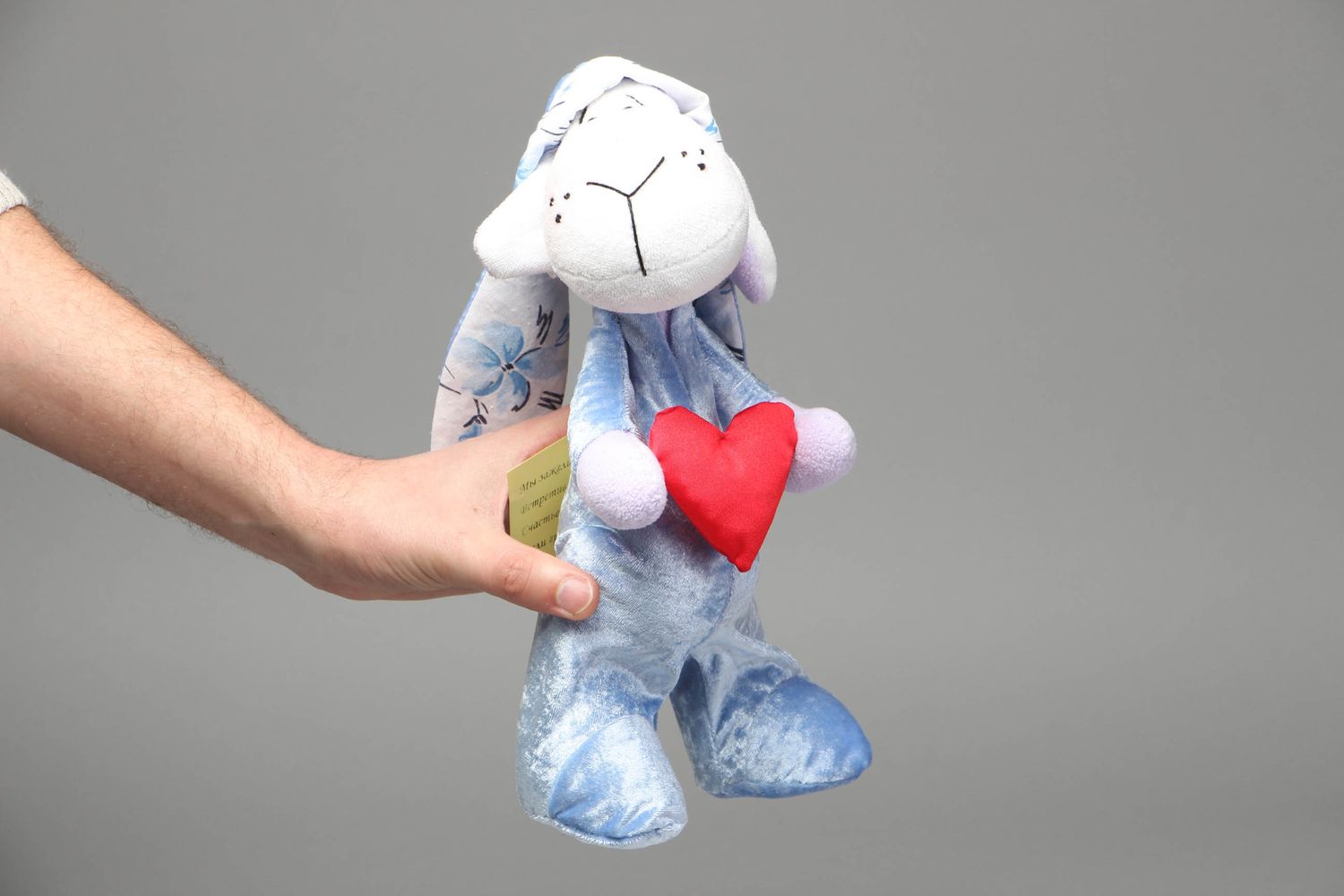 Мягкая игрушка ручной работы Овечка с сердцем фото 4