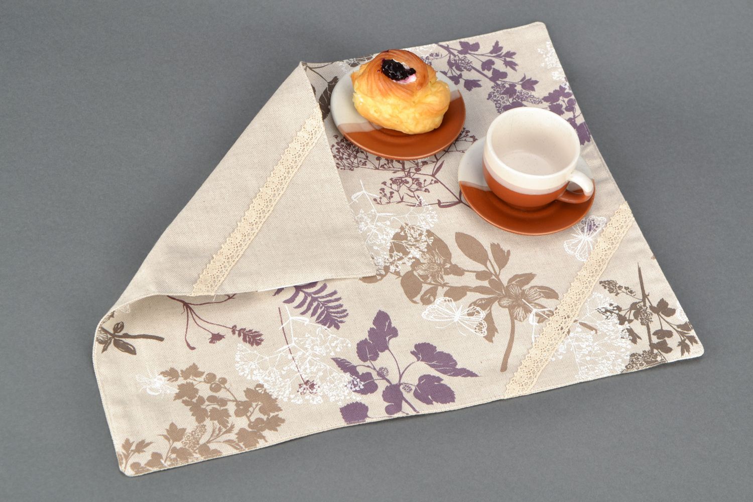 Serviette de table en tissu de coton et polyamide avec dentelle faite main photo 1