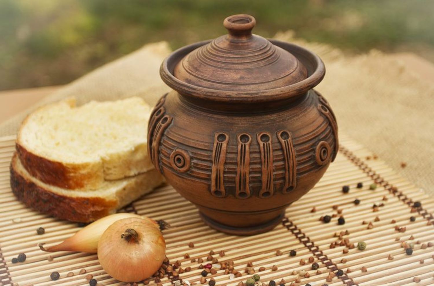 Ceramic pot with lid photo 1