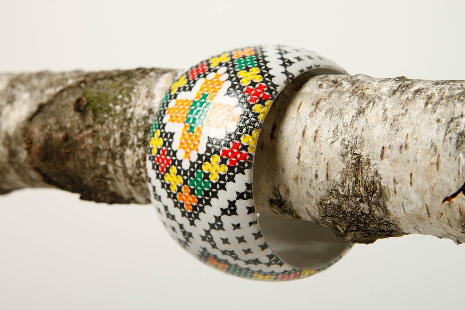 Handgefertigt Armband Holz Designer Schmuck breites Armband mit Bemalung foto 2