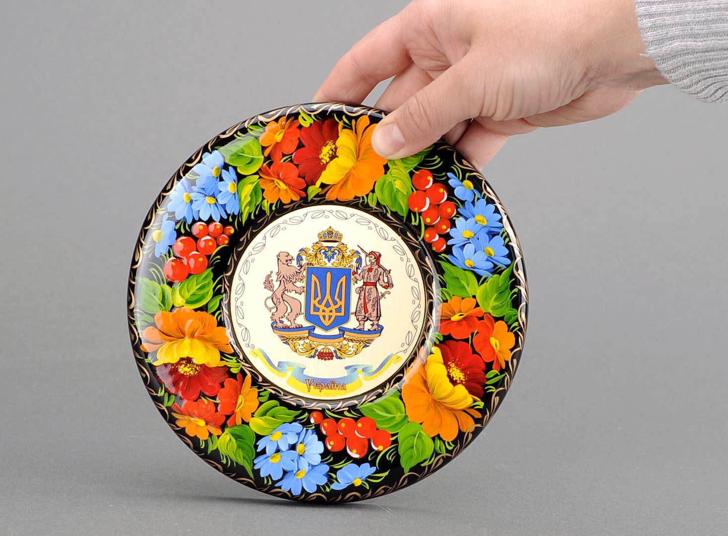 Painted plate with flowery ornament photo 5