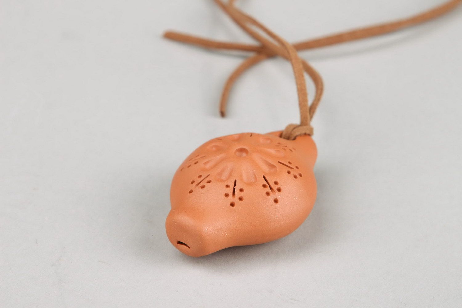 Ceramic tin whistle pendant with embossment photo 3