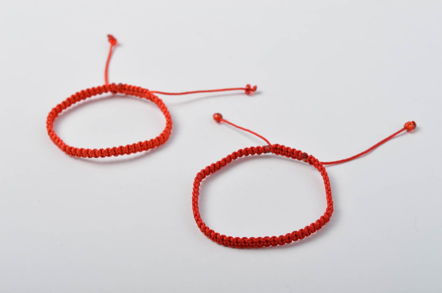 Bracelets textiles fils rouges Bijoux fait main Accessoires enfant 2 pièces photo 2