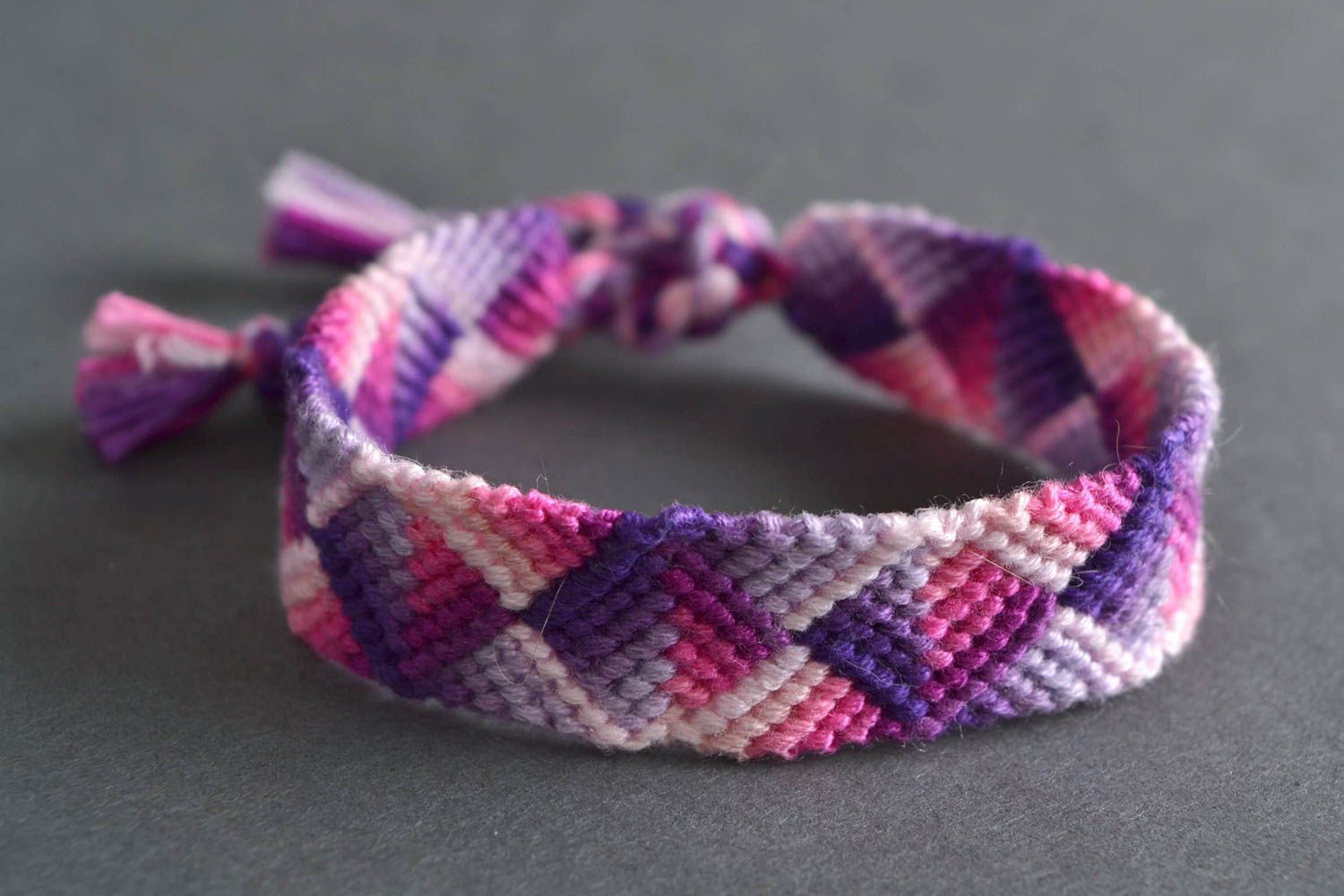 Bracelet textile tressé en fils moulinés en macramé multicolore fait main photo 1