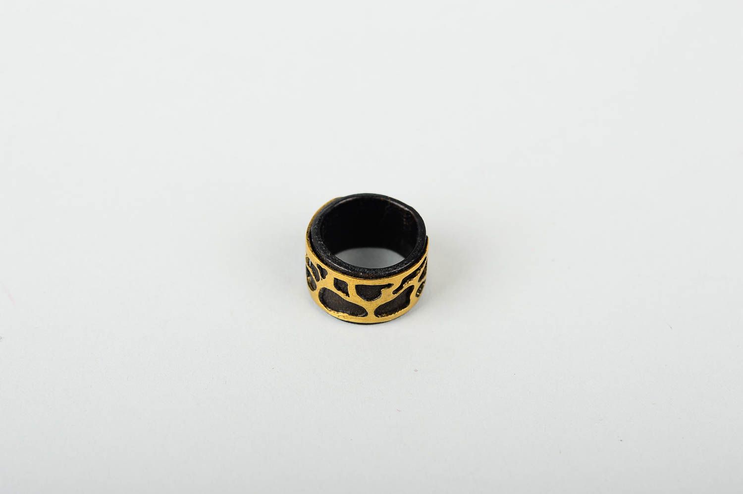 Кольцо ручной работы металлическое украшение кольцо из кожи женское широкое фото 3