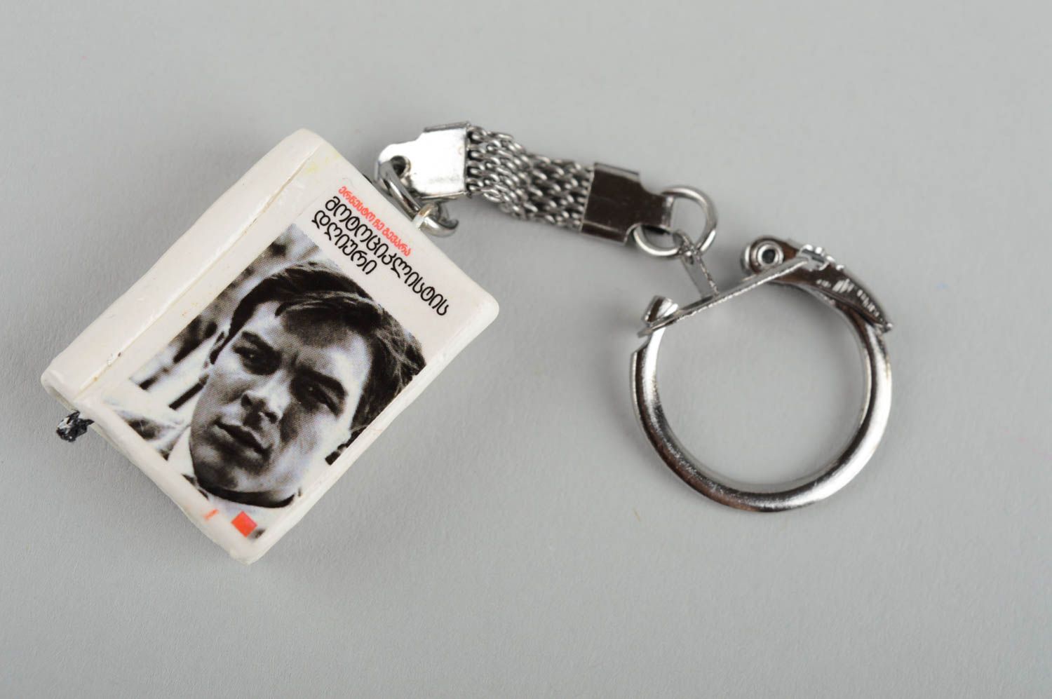 Porte-clés fait main Accessoire design Cadeau original livre Carnets de voyage photo 4