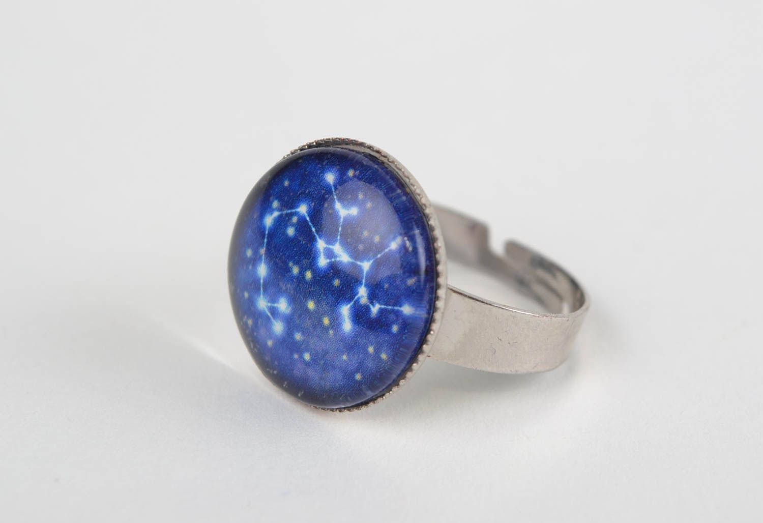 Bague avec constellation du Capricorne faite main ronde bleue en verre et métal photo 3