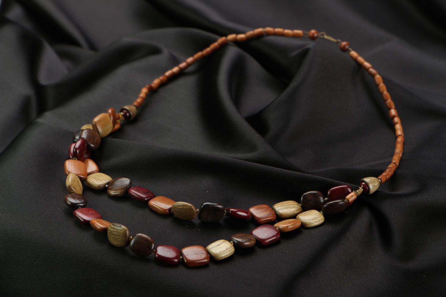 Beaded necklace in brown color photo 2