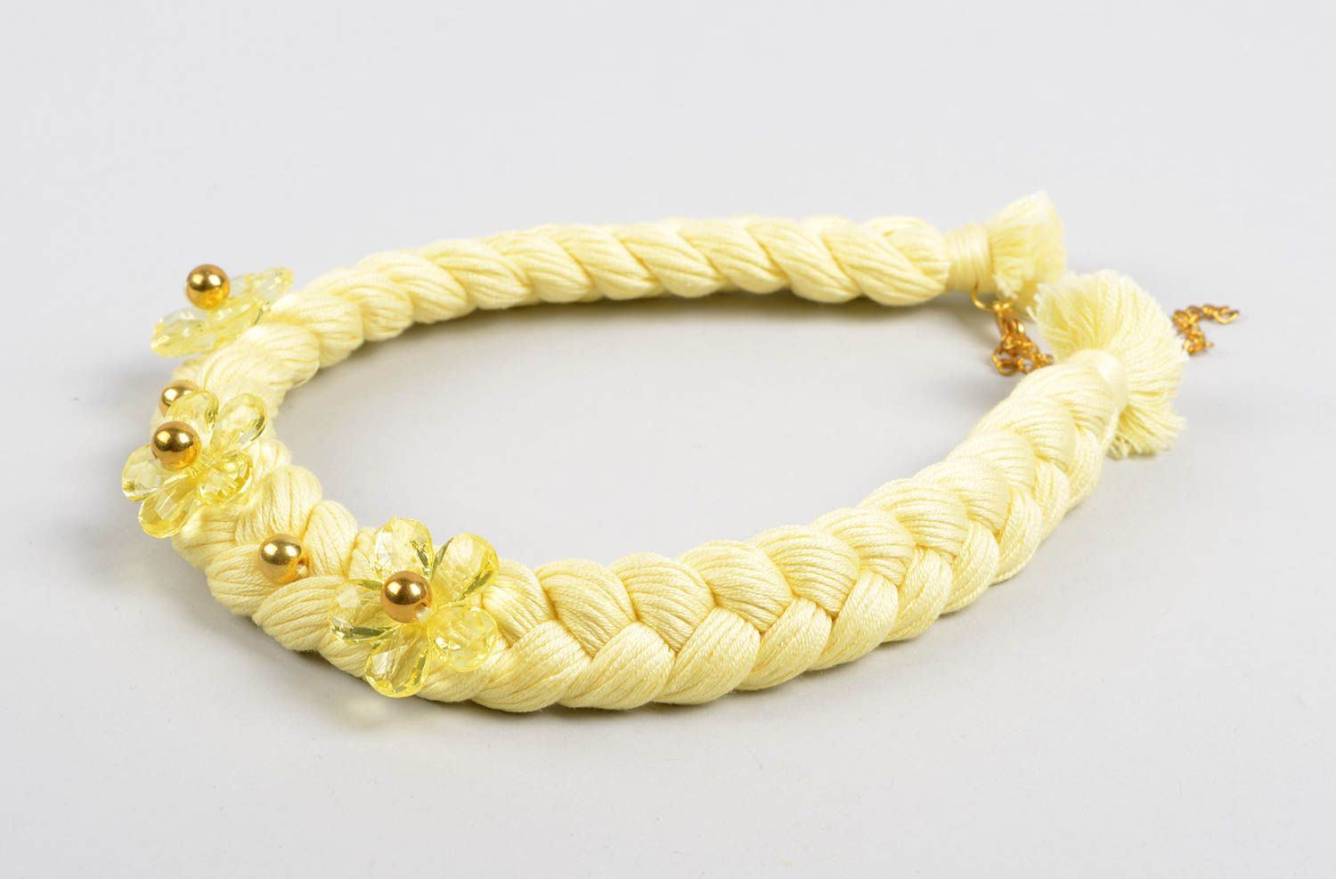 Collier textile Bijou fait main jaune tressé en fils de coton Accessoire femme photo 1