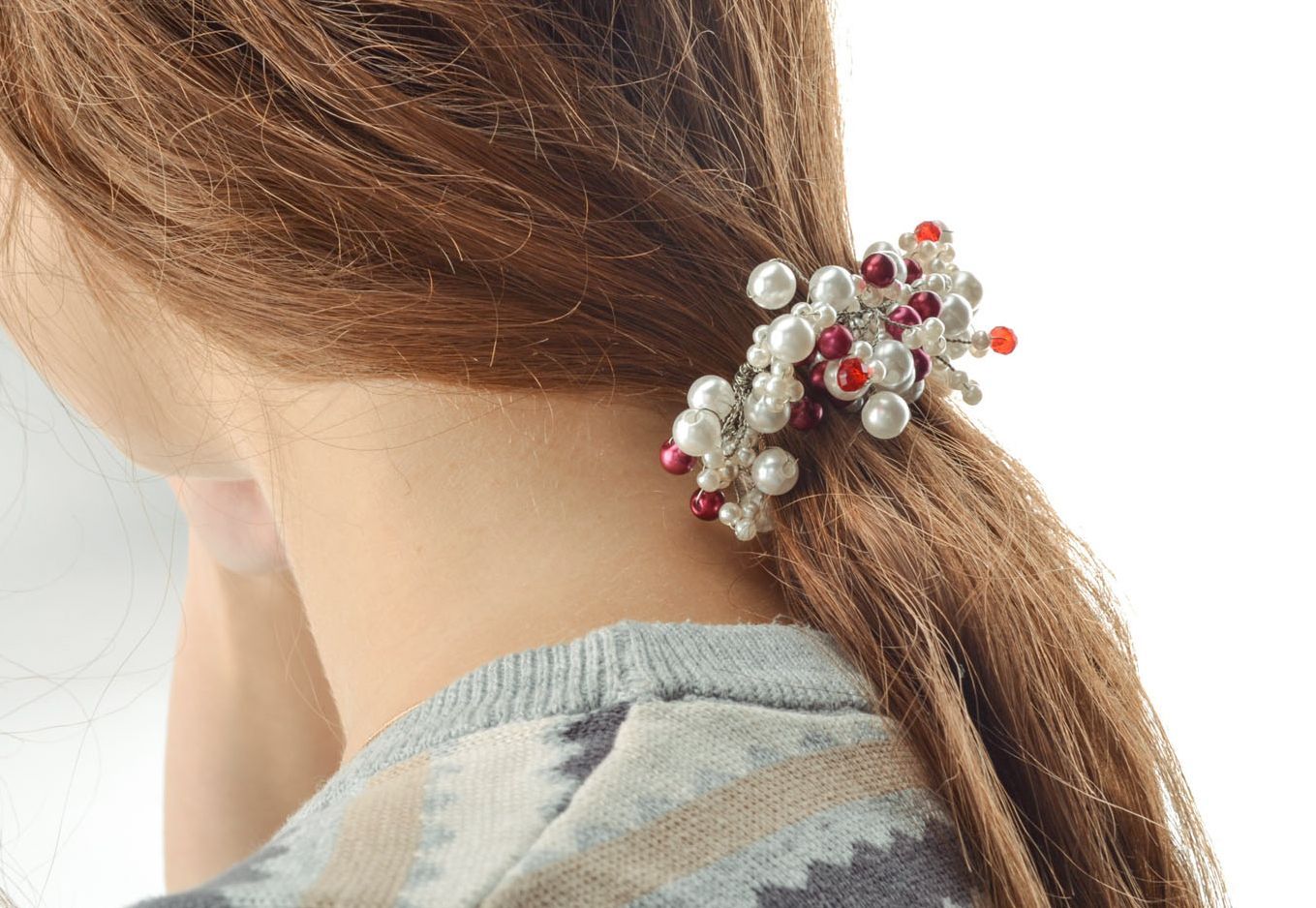 Schöne Haarspange aus Perlen foto 5