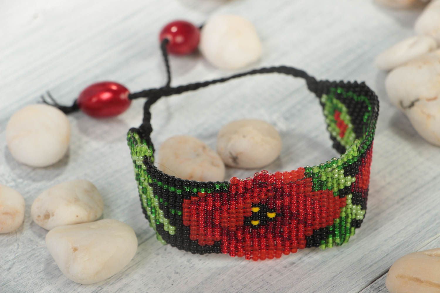 Bracelet en perles de rocaille fait main à nouer réglable motif de coquelicots photo 1