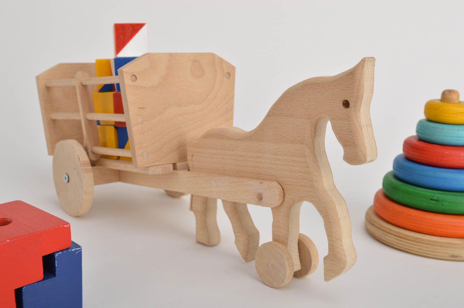 Juguete artesanal para niño figura de madera regalo original Carreta fabulosa foto 1