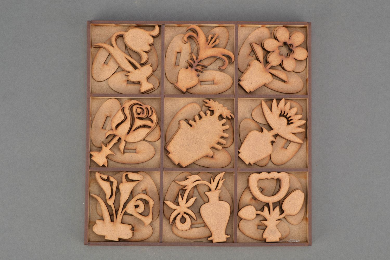 Set de piezas de madera con forma de flores foto 4