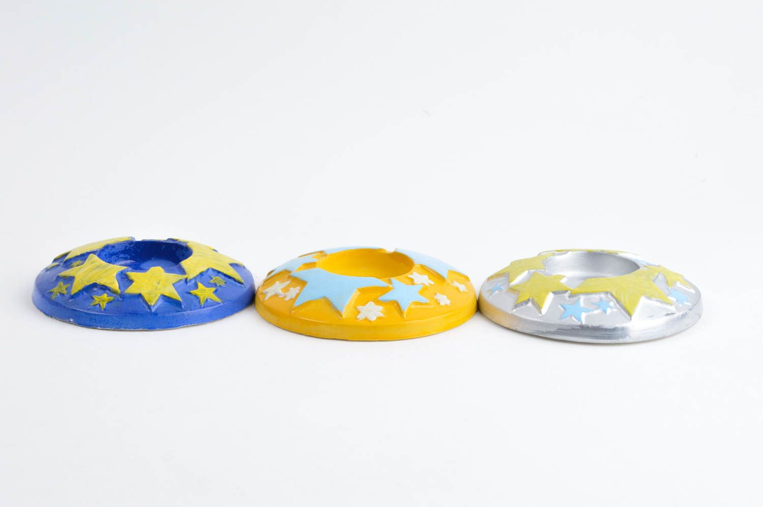 Set of 3 flat ceramic plate tea light candle holders in silver, yellow and blue color photo 3
